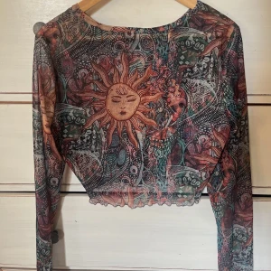 Toppar - Alla toppar är från shein, därför billiga men i nyskick då de ej kommit till användning. 1 för 30 men köp alla 3 för 70!💕linnena är storlek 38 men mesh toppen är storlek L!