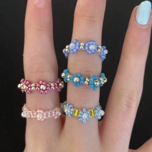 Ringar - 5 par söta blommringar i nytt skick och inga skador 💕 kostar 5 kr st