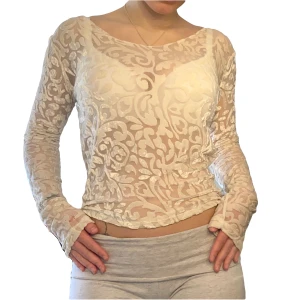 Sammets spets topp - Fett cjuuutt ingen storlek men jag har S :)