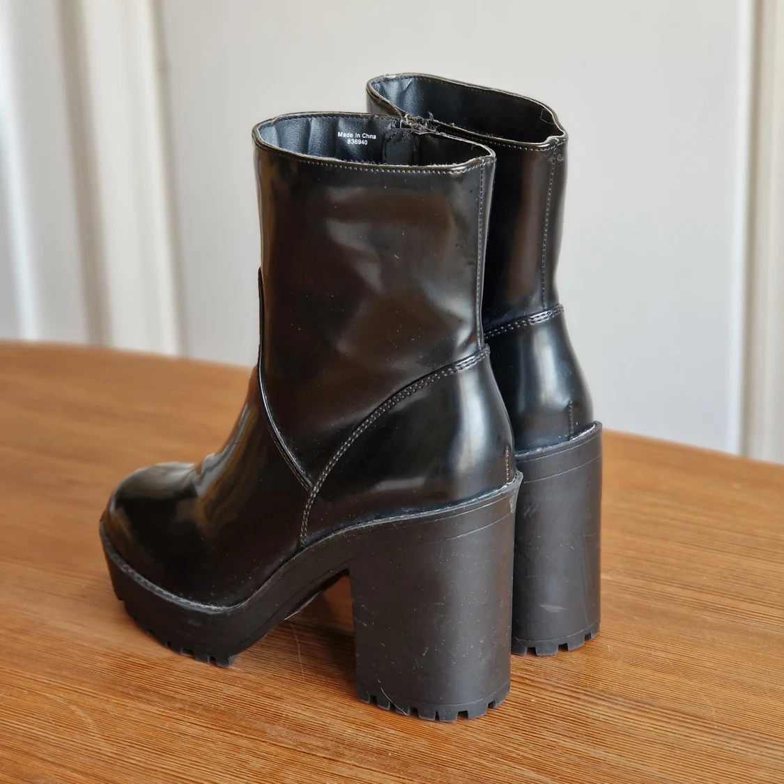 Blanka boots med klack (NYA!) - 90