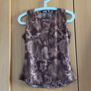 Topp - Mönstrad topp stl L men som en S