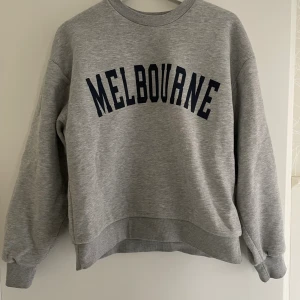 Grå Sweater  - Fin grå Sweater ifrån Gina tricot