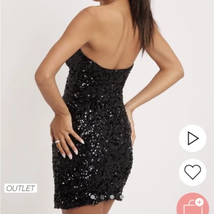 Paljettklänning  - Svart paljettklänning, använd en gång! Fint skick.  Fraktillkommer 