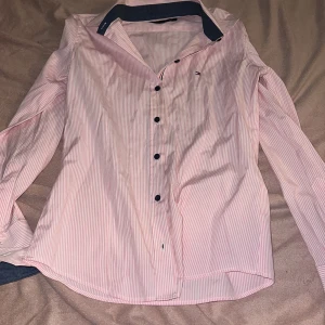 Tommy himfiger rosa skjorta - Rosa snygg skjorta 