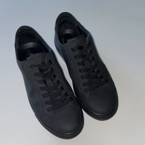 Nya Garment Project Skor - Skorna är använda 2 gånger och ser helt oanvända ut. Storleken är 39. Mvh Elliot, kontakta mig om frågor.