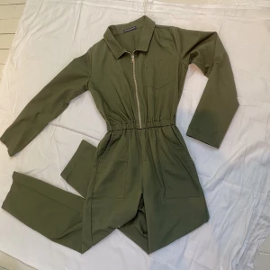 Jumpsuit - Cargo jumpsuit from Brandy Melville. Size is one size, but fits XS-S💜