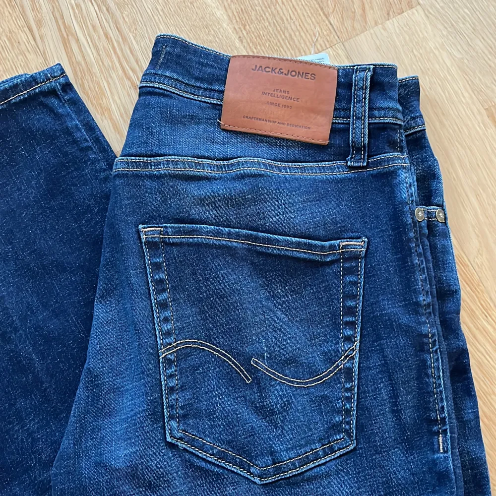 Skit snygga Jack & Jones jeans, storlek W30/L34, några tecken på användning (slitage) annars jätte nice och välvårdade. . Jeans & Byxor.