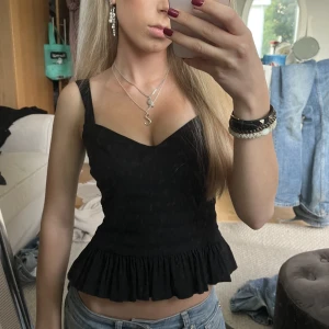 Svart topp Zara - Skitfin svart topp från zara!! 🖤🖤