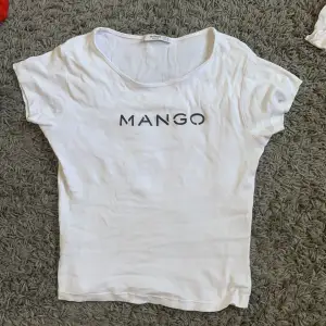 Vit t- shirt ifrån mango i storlek s ❤️