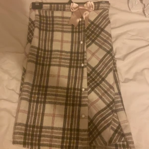 En kjol - En jätte fin kjol från shein den är aldrig använd