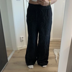 linnebyxor - trendiga linnebyxor fårn hm! köpta förra året, aldrig använda! köpta för 150kr 🩷