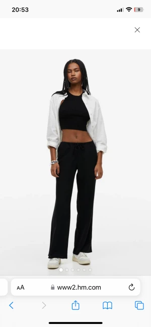 Hm low waist linnebyxor  - Hms jätte fina och populära som är slutsålda, använda en gång och säljer dem för de är lite för korta för mig (är 171cm)