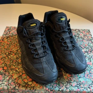 Air Max 95 - Bubblorna i max på skorna ser ut att ha sprängts Annars fina