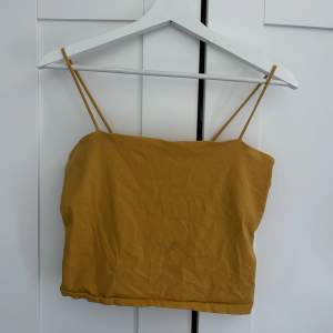 Gult linne från Gina tricot, säljer för de aldrig används 