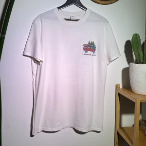 T-Shirt tryck - Storleken är mer som M/L Underbar Camper T-shirt  Längd 73cm