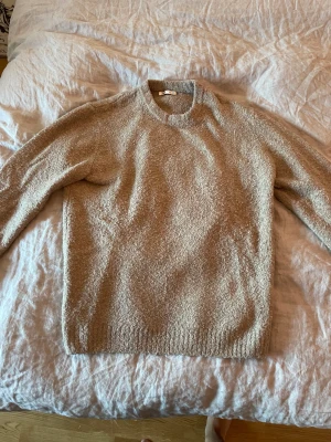 Stickad tröja  - En brun stickad tröja från zara.  Väldigt bra skick. Pris: 149kr