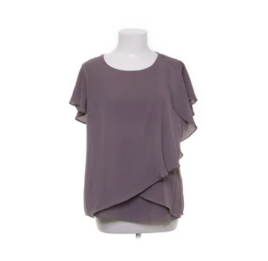 Topp - Säljer då jag inte hann retunera, den är i nyskick. Skriv privat för fler bilder eller frågor❤️