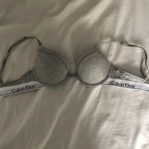 Calvin Klein bh - Säljer den här bhn då den är för liten och jag har en annan som jag gillar mer 