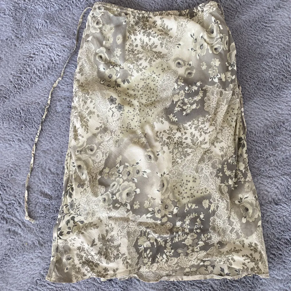 Oanvänd kjol köpt från vintage sphere  Strl s-m. Kjolar.