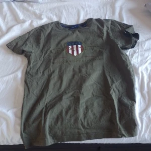 Gant - Hej säkert en jätte fin Gant tröja i stolek M. Säljer pågrund av att jag inte använder den längre. Köparen står för frakten.