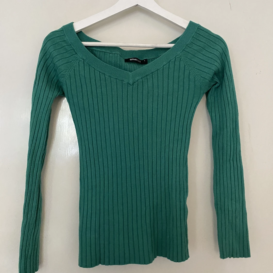 V-ringad Tröja GinaTricot