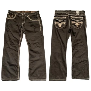 ROCK REVIVAL JEANS  -  As feta rock revival jeans as baggy kom privat för frågor och bilder 