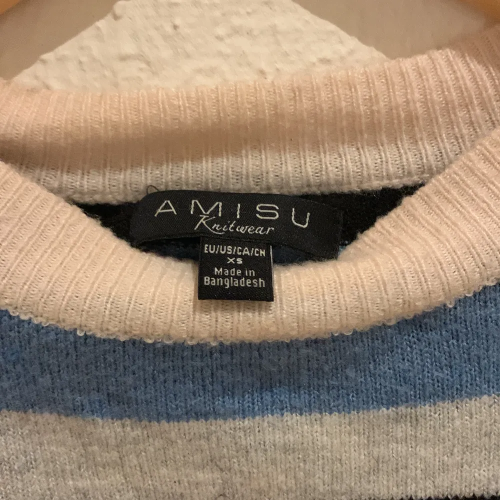 så fin stickad randig tröja  amisu knitwear strl xs. Stickat.