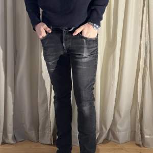 Snygga svarta jeans från Lee i st W32/L32