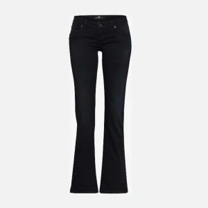Ltb jeans  - Säljer nu mina mörk mörk blåa ltb jeans då dom knappt kommer till användning! Hör av er vid frågor💕💕