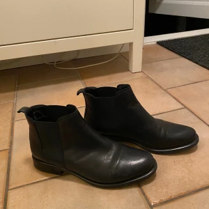 Skinnkänga - Skinnkänga storlek 40 andvänd ett fåtal gånger.