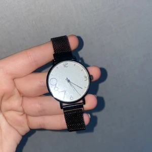 Brandlös klocka - Hej, den har ingen märke men väldigt cool och fin klocka 