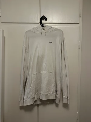 Vans x Trasher - Vit Vans x Trasher hoodie!