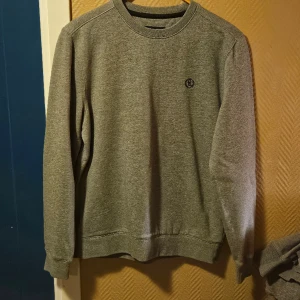 Henri lloyd crewneck - Henri lloyd crewneck. Fint skick. 150 kr + frakt