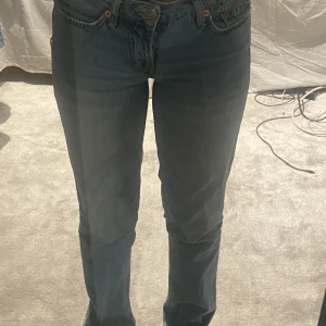 LAGER 157 JEANS  - lager 157 jeans i icon färgen blå, jag älskar dom men tyvär är dom lite för små nu så kan inte ha dom längre 