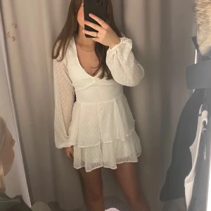 Vit fest klänning  - Skick 10/10, skriv för frågor och bilder