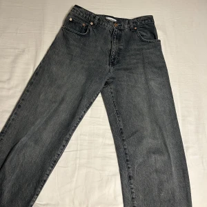 Woodbird jeans W28 L32 - Använda max 5 gånger. Säljer pga för små i midjan. Väldigt snygga och sitter bra på skor