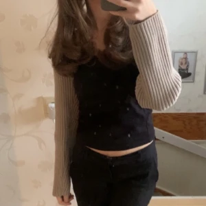 Bolera - Beige bolero ifrån hm. Säljer då den inte kommer till användning 