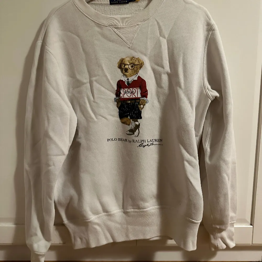 Vit sweatshirt från Ralph Lauren, Strl M. Hoodies.