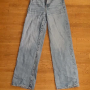 Jeans  - Säljer dessa lager 157 jeans för att jag är får plats i de. De är i utmärkt skick. 