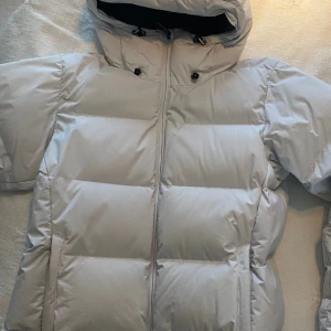 Sailracing (s) vit - Super varm vinterjacka! Som ny! Anledning till försäljning: för liten 