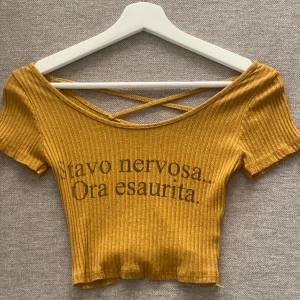 Tröja - Gullig t-shirt köpt i Spanien nästan aldrig använd