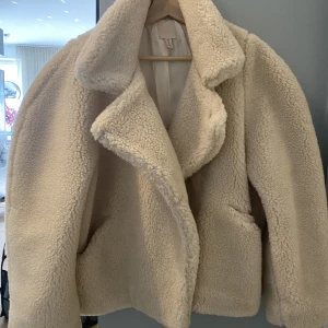Oversize jacka HM - Oversize teddyjacka från HM, använd ett fåtal gånger, nyskick