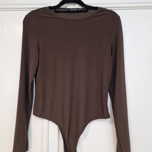 Body - Body choklad färg fr.boohoo storlek 42