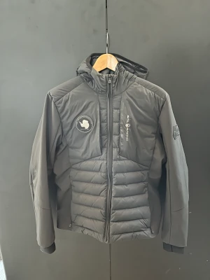 Sail racing jacka  - Användt den en säsong sen blev den för liten snabba affärer endast 