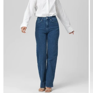 Straight Denim  - Denim från Sanne Alexandra. Nypris: 995:-  Helt oanvönda! De sitter som en smäck men tyvärr inte helt min typ av byxa.