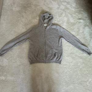 Jätte snygg soft Goat zip hoodie 100% Kashmir, mycket bra skick❤️
