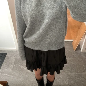 Svart kjol - Jättebra skick, skriv vid frågor!💗