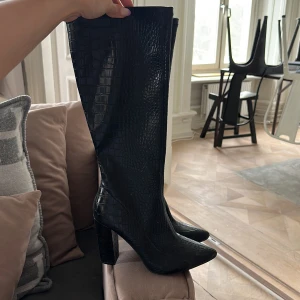 Boots från nelly - Boots från Nelly! Använda men fint skick fortfarande!