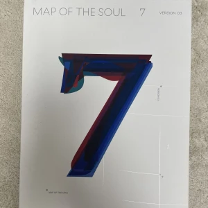 BTS MAP OF THE SOUL 7 - BTS album map of the soul 7, version 3. Säljer då jag inte längre är ett BTS fan. Orginalpris 429. Allt som kom med det ingår. Skriv för mer bilder och info