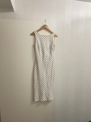 Prickig klänning från Zara - Prickig klänning från Zara
